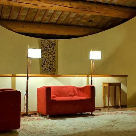 Отель Perinella Castelgomberto